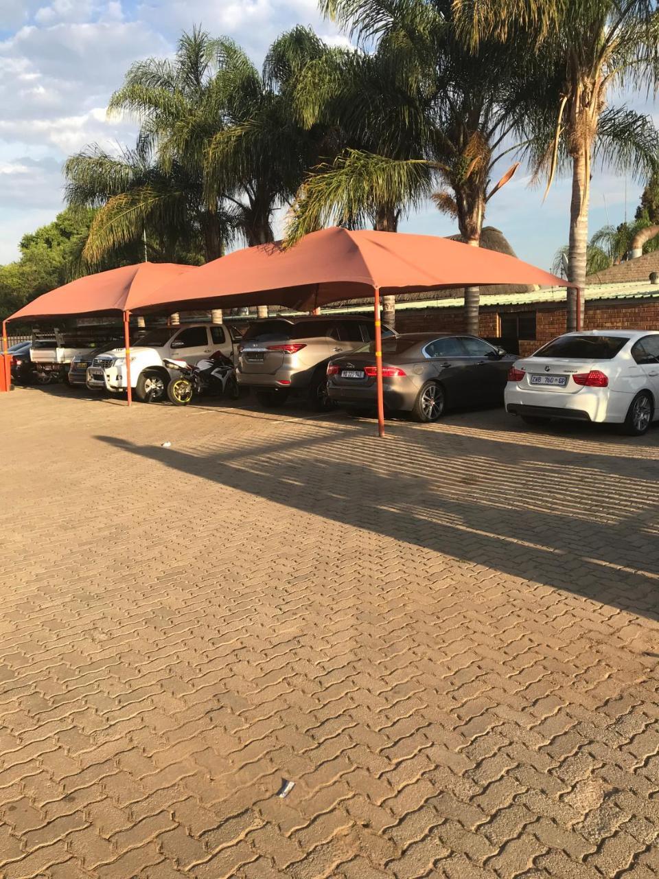 Platinum Lodge Pietersburg Buitenkant foto